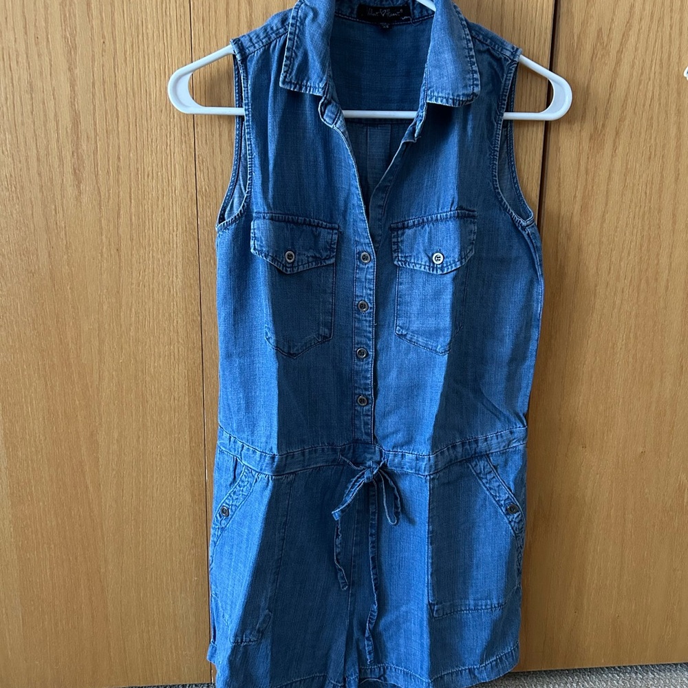 Velvet Heart denim romper 100% tencel, size XS. Very cute, excellent condition